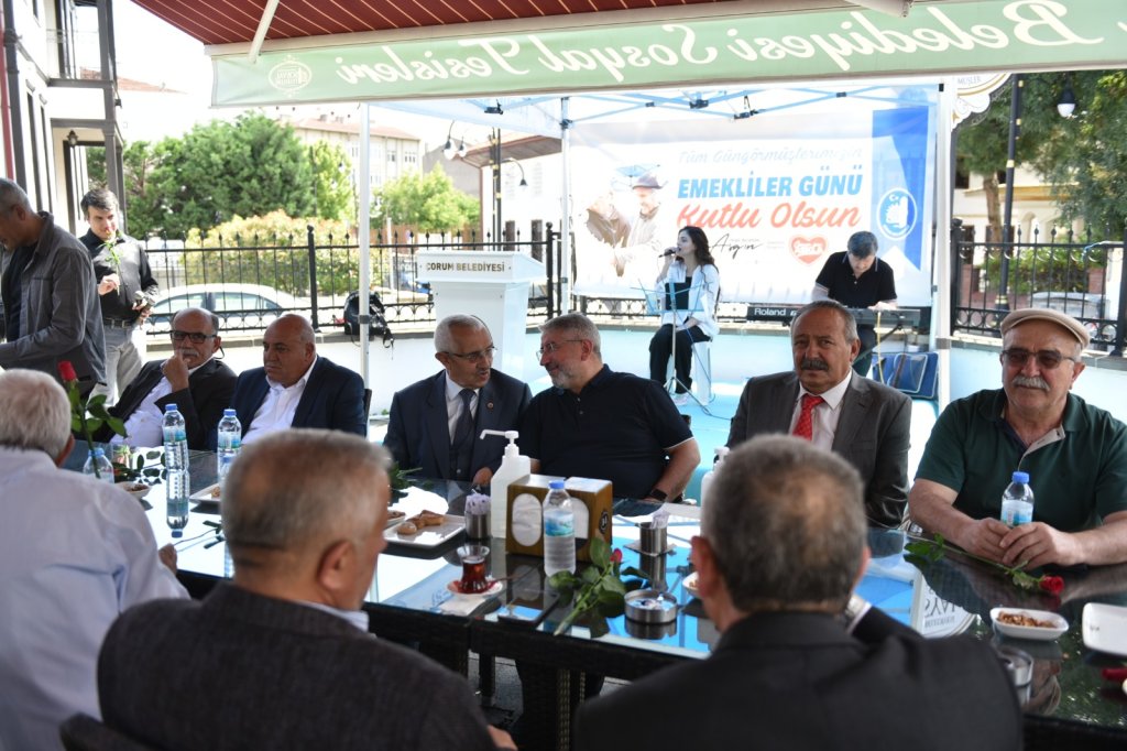 Başkan Aşgın’dan Emeklilere Sürpriz Kutlama