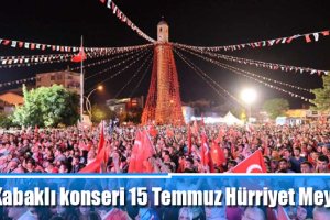 Esat Kabaklı konseri 15 Temmuz Hürriyet Meydanı'nda