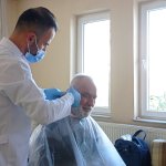 Yaşlılara evde kuaför hizmeti