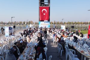 Başkan Aşgın, üniversiteli gençlerle kahvaltıda bir araya geldi