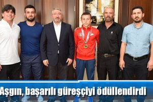 Aşgın, başarılı güreşçiyi ödüllendirdi