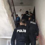 Çöp evden 2 kamyon atık çıktı