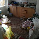 Çöp evden 2 kamyon atık çıktı