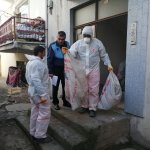 Çöp evden 2 kamyon atık çıktı