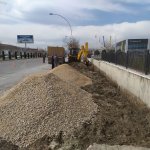 Belediye kaldırımlarda onarım çalışması yapıyor