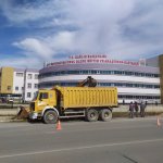 Belediye kaldırımlarda onarım çalışması yapıyor