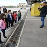 Minik öğrenciler, 1. Sınıf Atık Getirme Merkezini Gezdi