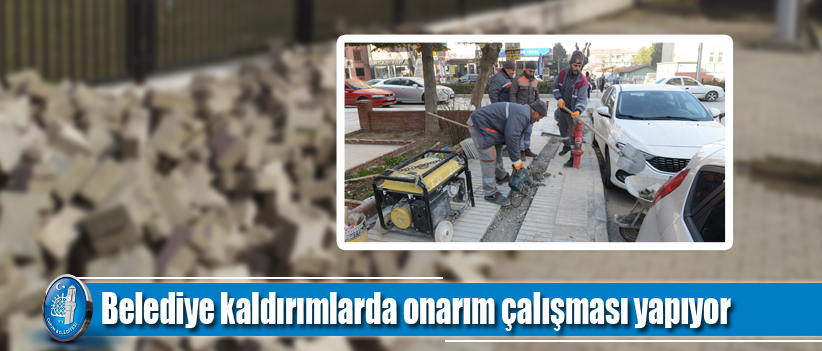 Belediye kaldırımlarda onarım çalışması yapıyor