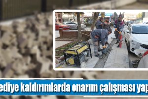 Belediye kaldırımlarda onarım çalışması yapıyor