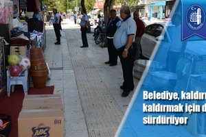 Belediye, kaldırım işgallerini kaldırmak için denetimlerini sürdürüyor