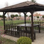 Kameriye ve banklar onarılıyor