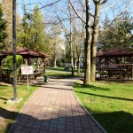 Banklar kaldırıldı, kameriyelerin etrafına şerit çekildi