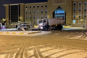 Belediyemiz ekipleri kar yağışına karşı sahadaydı