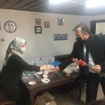 Belediyemizden kadınlara karanfil