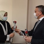 Belediyemizden kadınlara karanfil