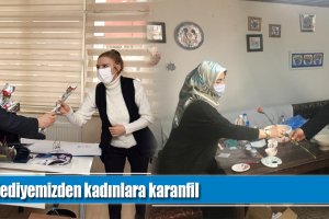 Belediyemizden kadınlara karanfil
