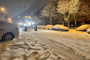 40 araç ve 200 personelle karla mücadele