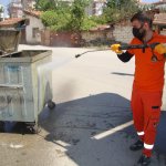 Belediyemiz, çöp konteynırlarını düzenli olarak yıkıyor