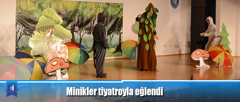Minikler tiyatroyla eğlendi