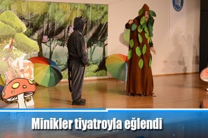 Minikler tiyatroyla eğlendi