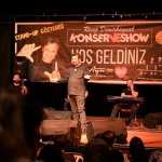 Müzik ve Mizah Dolu Gecede Salon Doldu Taştı