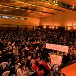 Müzik ve Mizah Dolu Gecede Salon Doldu Taştı