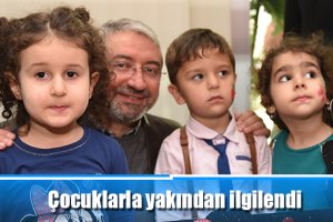 Çocuklarla yakından ilgilendi