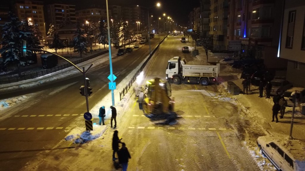 400 Personel, 50 İş Makinesi Gece-Gündüz Sahada