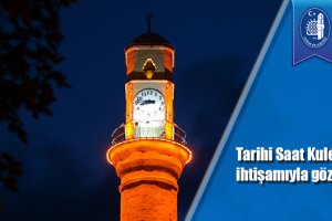 Tarihi Saat Kulesi ihtişamıyla göz dolduruyor