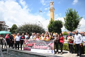 Şampiyonlara Coşkulu Karşılama