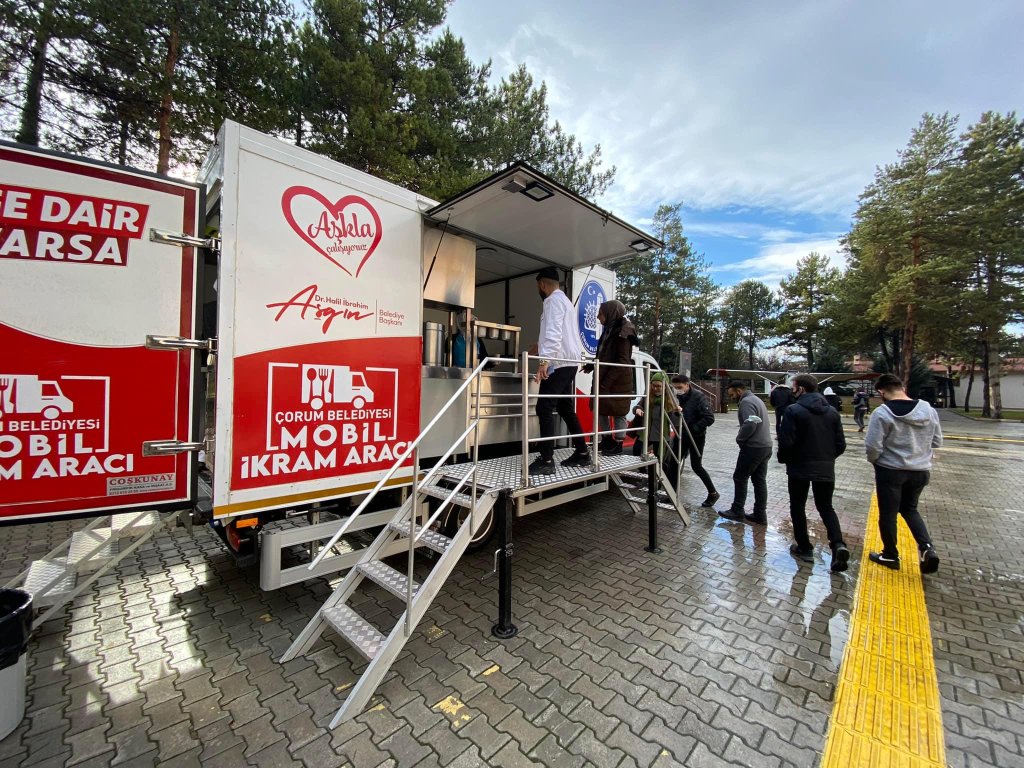 Belediyemizin sıcak çorba ikramları devam ediyor