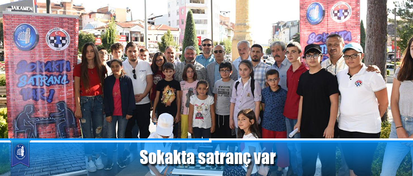 Sokakta satranç var