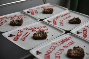 Başkan Aşgın’dan Annelere Tatlı Sürpriz