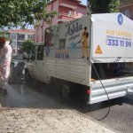 Belediyemiz, çöp konteynırlarını düzenli olarak yıkıyor