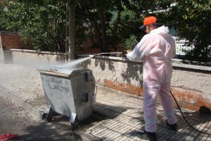 Belediyemiz, çöp konteynırlarını düzenli olarak yıkıyor