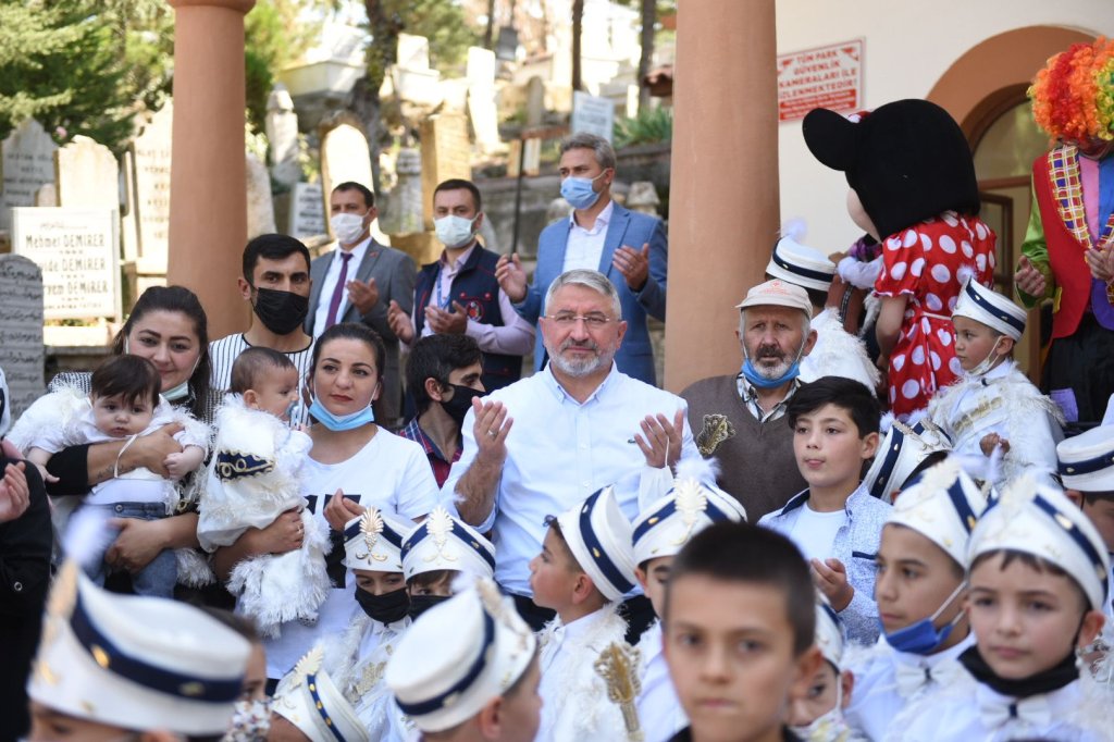 323 çocuk muhteşem şölenle erkekliğe ilk adımı attı