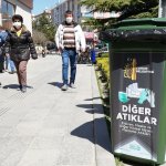 Belediyemiz, maske ve eldivenler için atık kutuları hazırladı