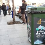 Belediyemiz, maske ve eldivenler için atık kutuları hazırladı