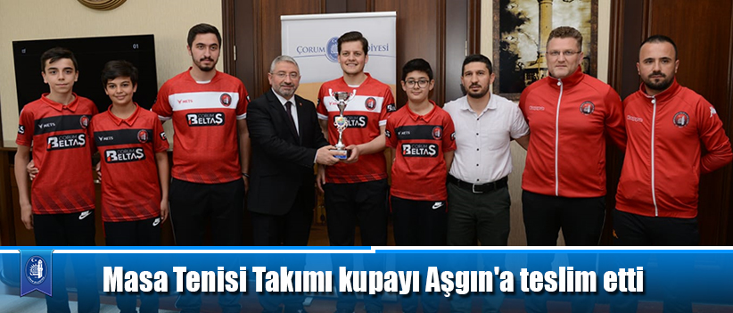 Masa Tenisi Takımı kupayı Aşgın'a teslim etti