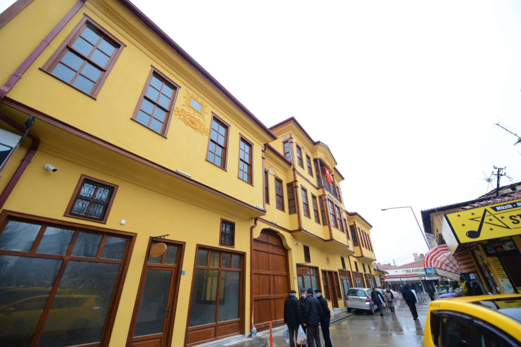 Velipaşa Hanı’nda bulunan iki işyeri kiraya verilecek