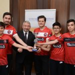 Masa Tenisi Takımı kupayı Aşgın'a teslim etti