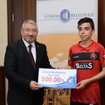 Masa Tenisi Takımı kupayı Aşgın'a teslim etti