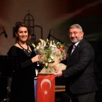 Ünlü sanatçı Azerin, büyük beğeni topladı