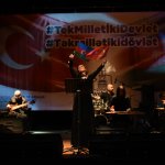 Ünlü sanatçı Azerin, büyük beğeni topladı