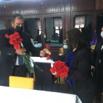 Belediyemizden kadınlara karanfil