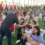 Belediyemiz, iki farklı programda çocuklara 500 fidan dağıttı