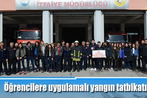 Öğrencilere uygulamalı yangın tatbikatı