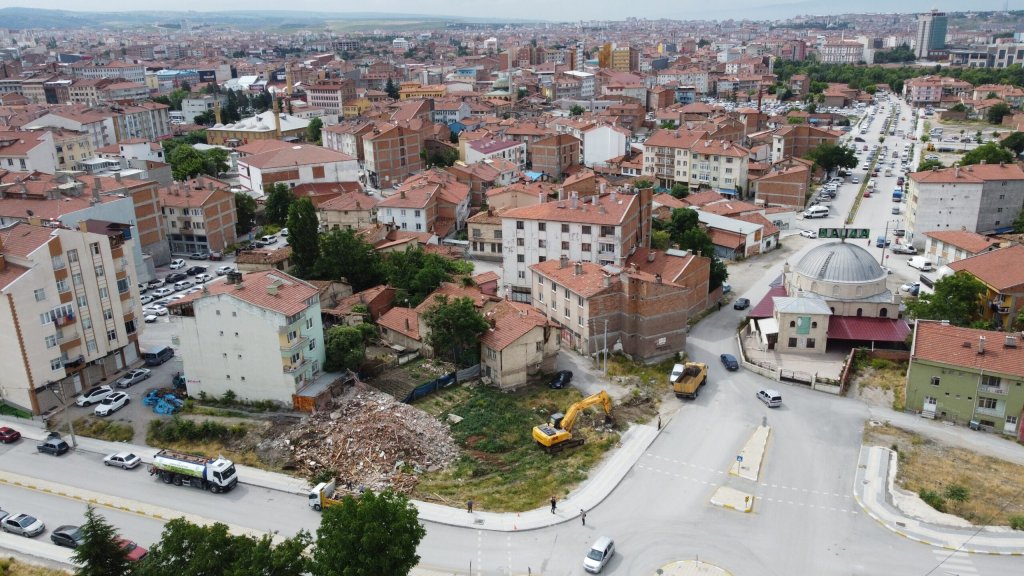 Belediyemiz, Azerbaycan Caddesinde yıkım yaptı