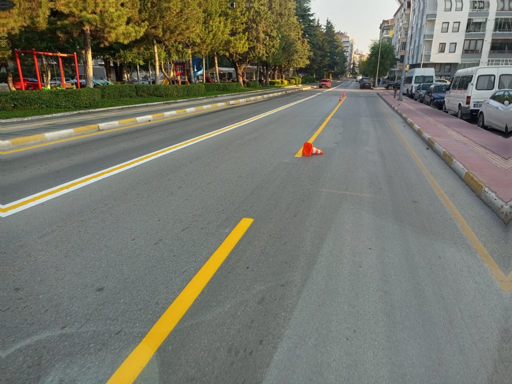 Yol çizgi çalışmaları devam ediyor
