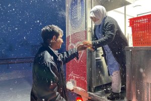 Sıcak çorba, yolda kalanların içini ısıttı